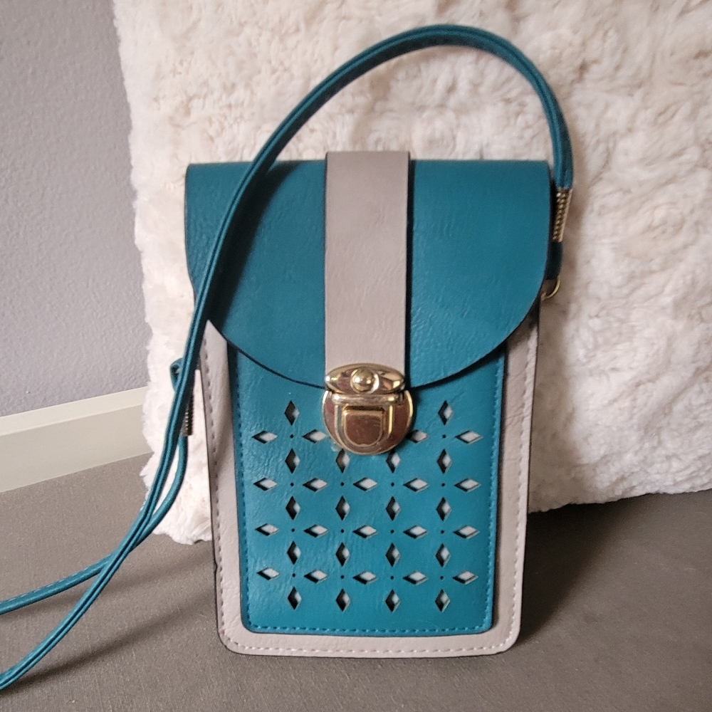 Cellphone crossbody with pockets, NWOT